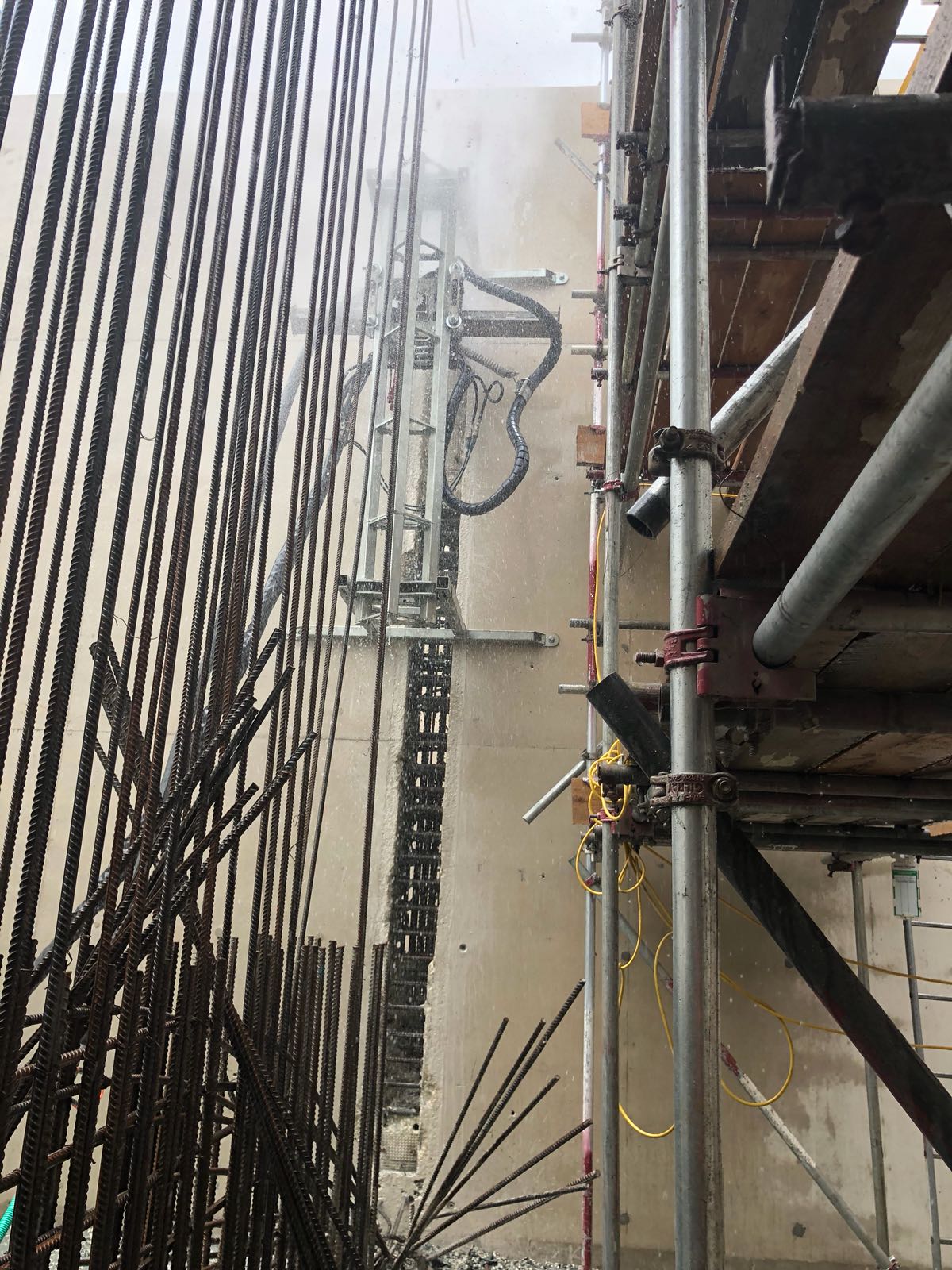 855b177d-3490-40fc-8231-fccc9c61aeca (1) robots for demolition at height